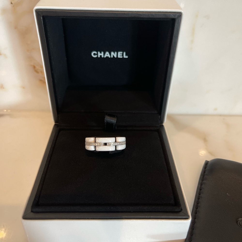 Chanel Ultra ring in high tech white ceramic and Diamonds